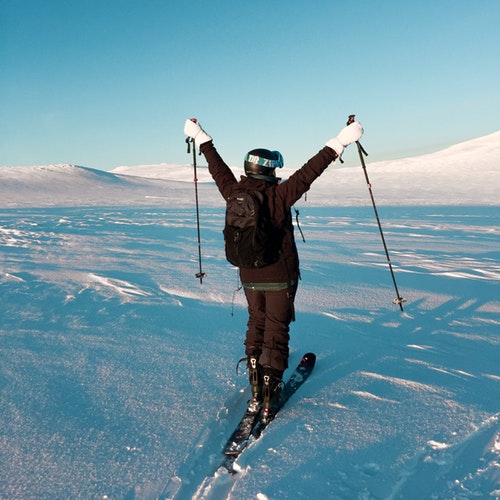 La SMENO vous assure et vous partage ses conseils pour éviter les blessures au ski.